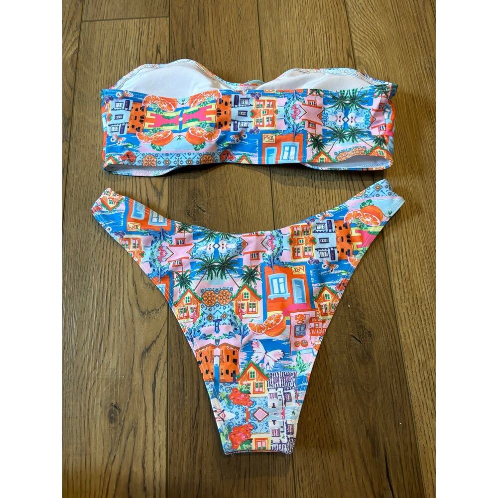 Bikini - Picture 2 of 3